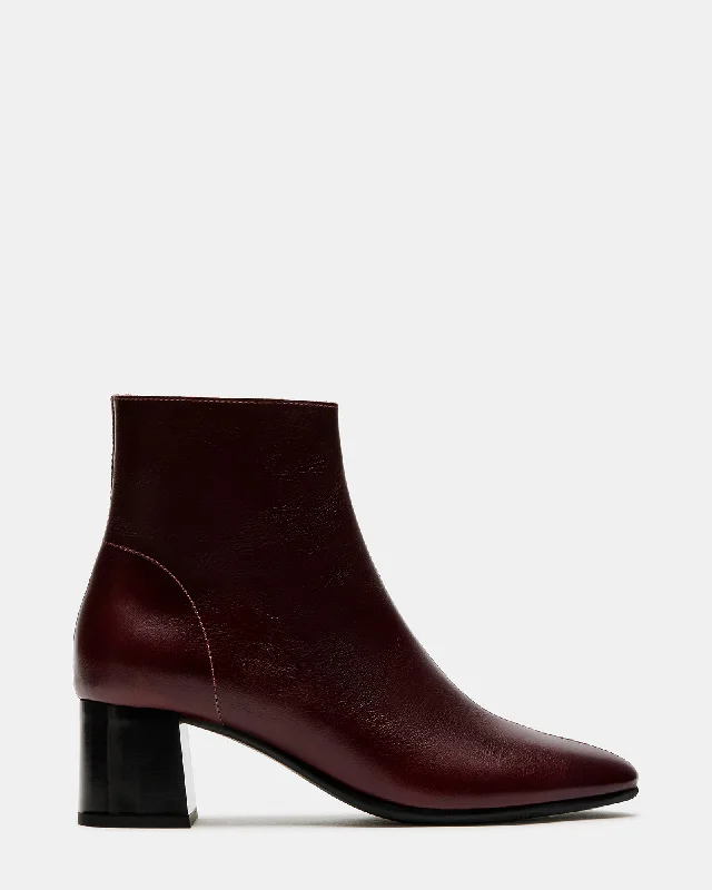 Women's Platform Chelsea Boots in Black for a Modern and Fashion - Forward AppearanceKINZIE RED LEATHER