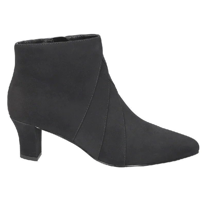 Women's Platform Chelsea Boots in Black for a Modern and Fashion - Forward AppearanceFalcon Zippered Pointed Toe Booties