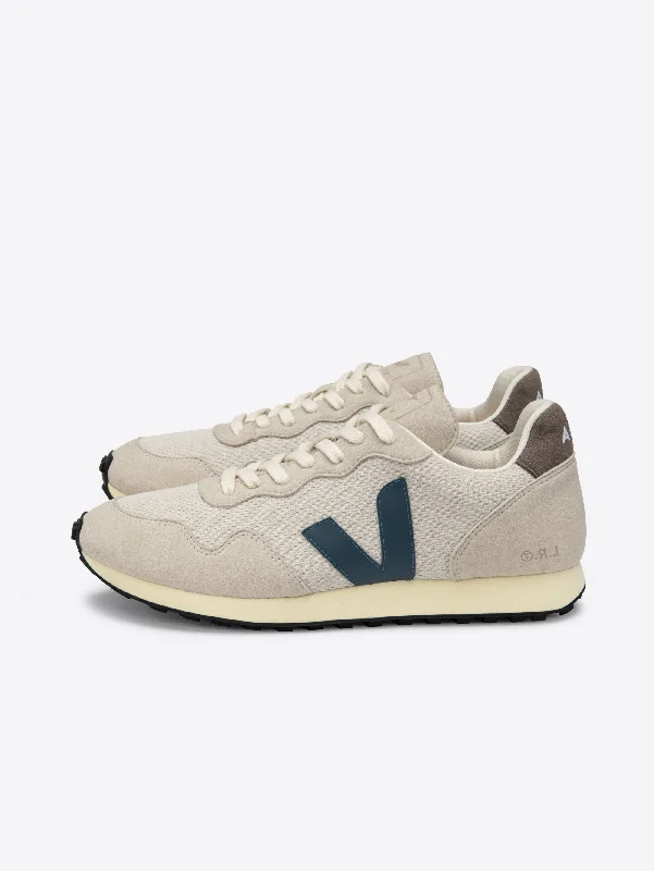 Women's Sneakers with Hidden Wedges for a Subtle Height Boost and Added StyleSneakers in Alveomesh e Suede Vegan Beige