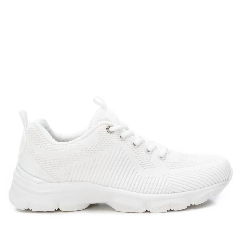 Women's Sneakers with Adjustable Straps for a Customized Fit During High - Impact ExercisesWomen's Lace-Up Sneakers In White