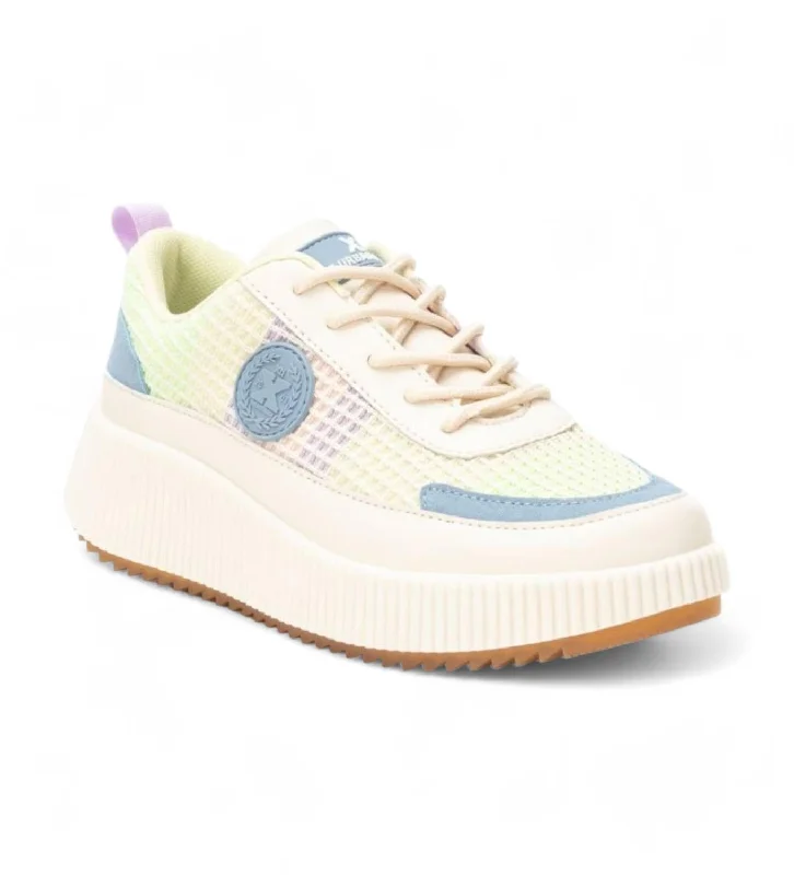 Low - Top Women's Tennis Sneakers in Bright Neon for a Pop of Color on the CourtWomen's Platform Sneakers In Ice