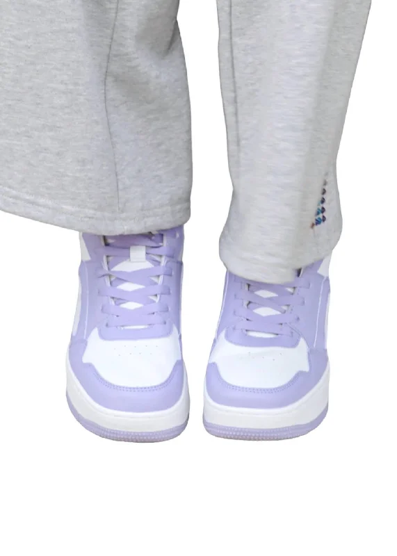 Women's Sneakers with Adjustable Straps for a Customized Fit During High - Impact ExercisesWomen's Sneaker In White/purple